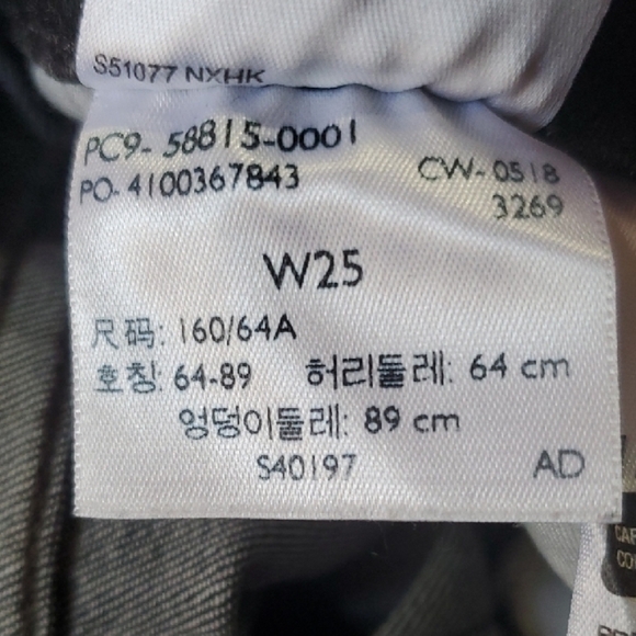 Levi's Premium Black skinny  Overalls with Classic Bib Front and Sturdy Denim - Picture 14 of 15